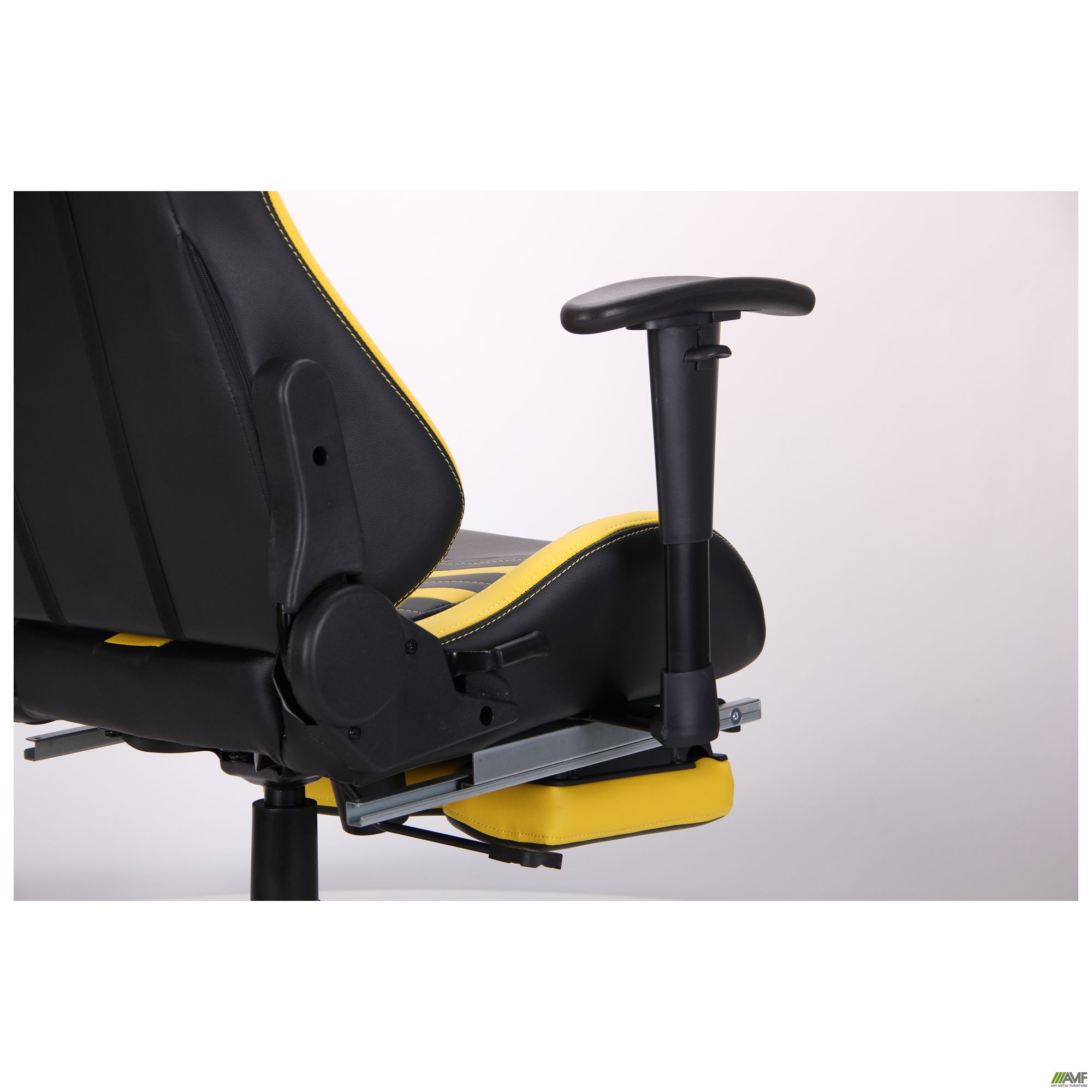 Фото 11 - Кресло VR Racer BattleBee черный/желтый 
