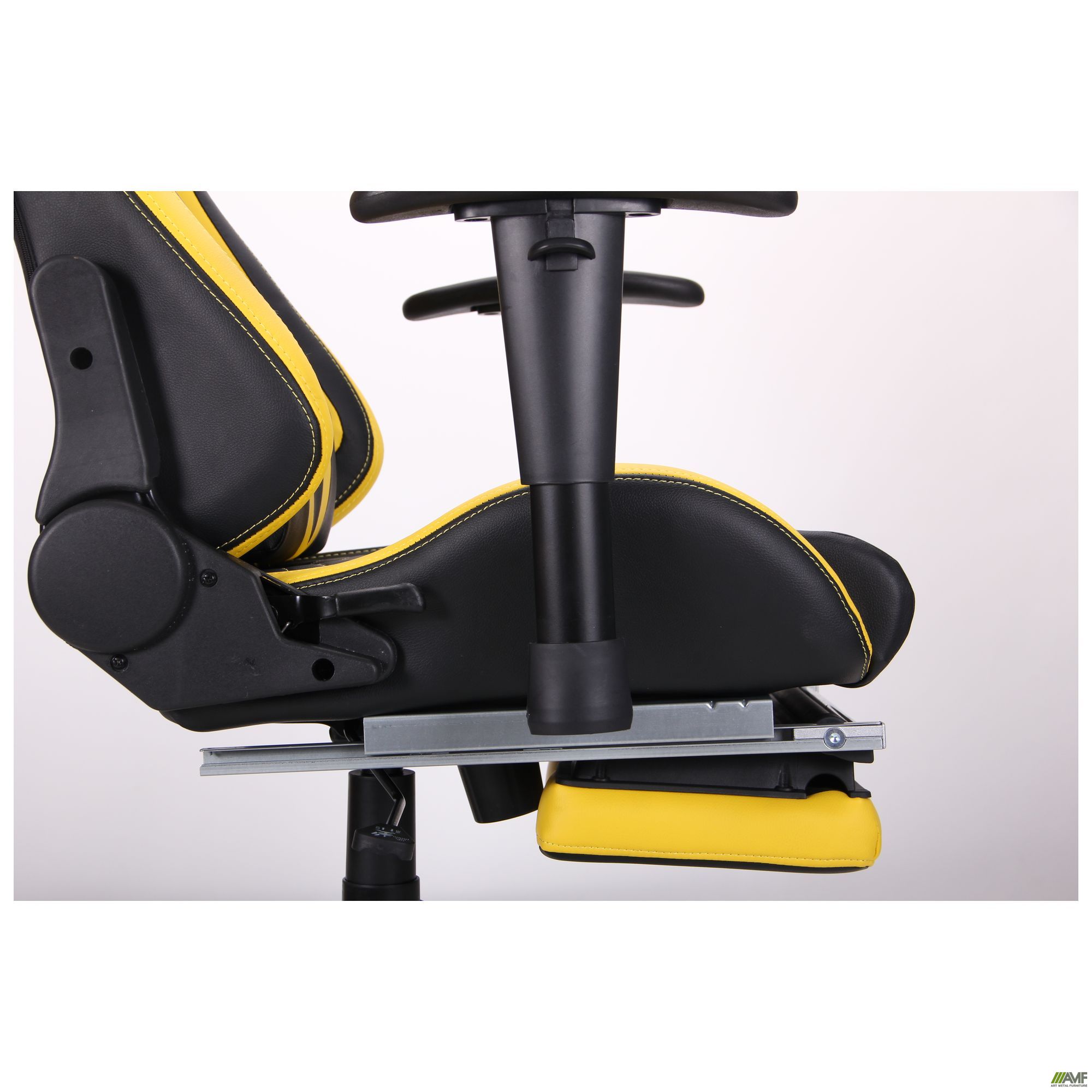 Фото 10 - Кресло VR Racer BattleBee черный/желтый 