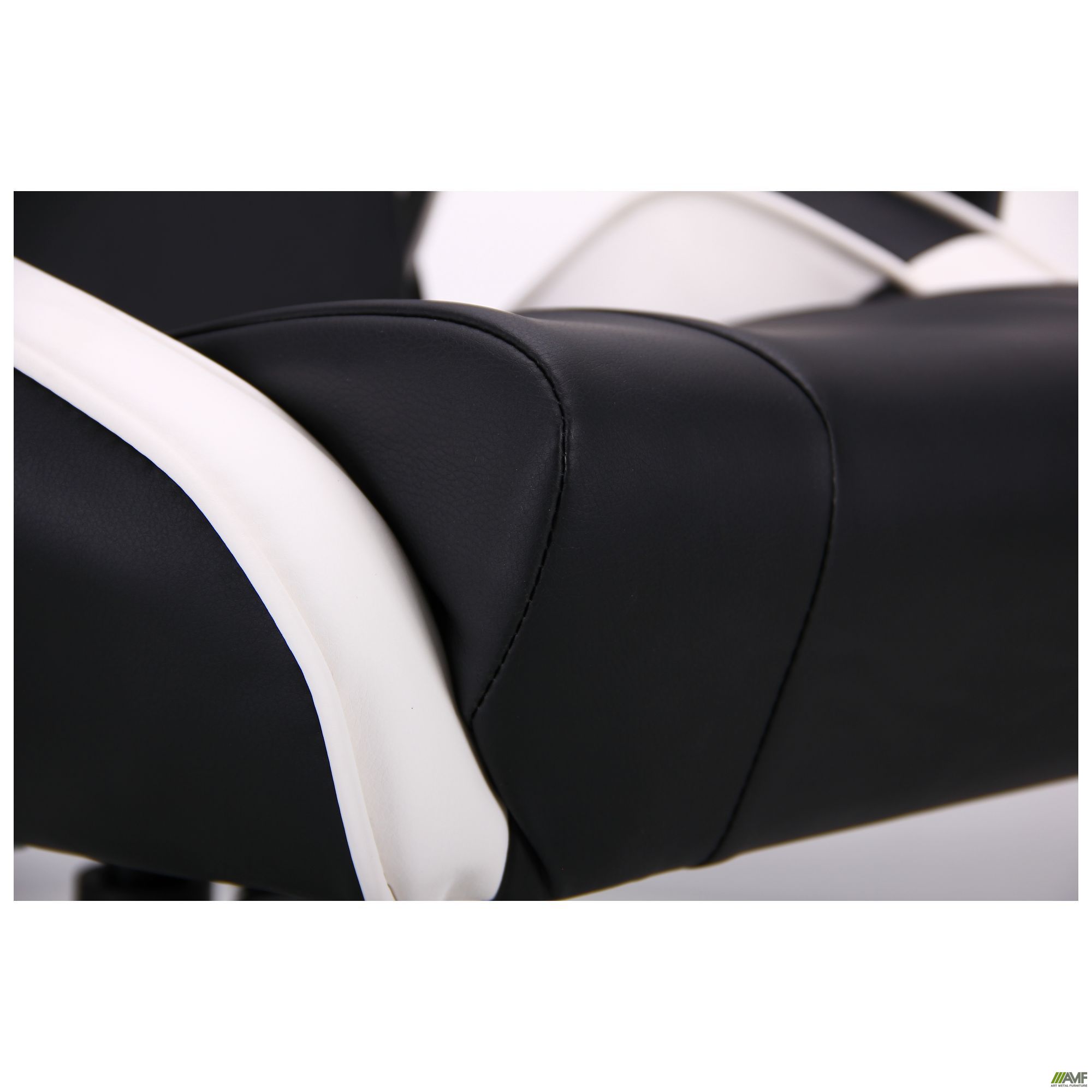 Фото 12 - Кресло VR Racer Expert Virtuoso черный/белый 