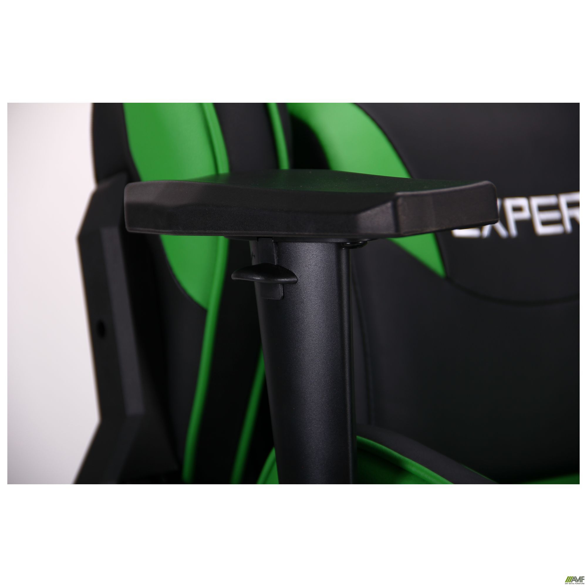 Фото 10 - Кресло VR Racer Expert Champion черный/зеленый 