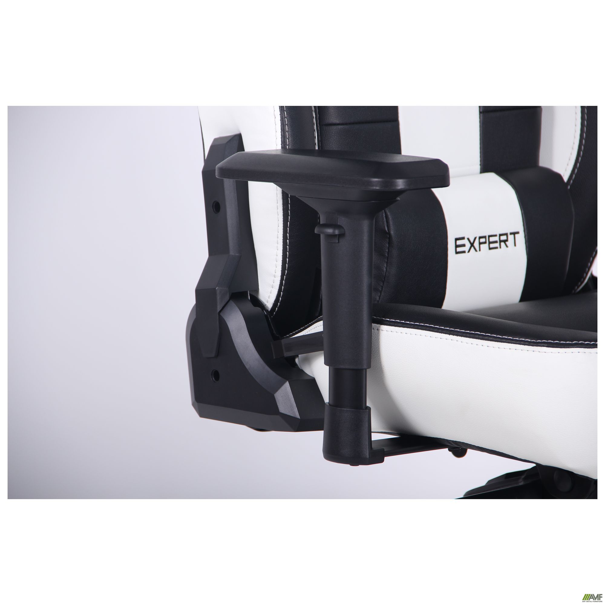 Фото 14 - Кресло VR Racer Expert Superb черный/белый 