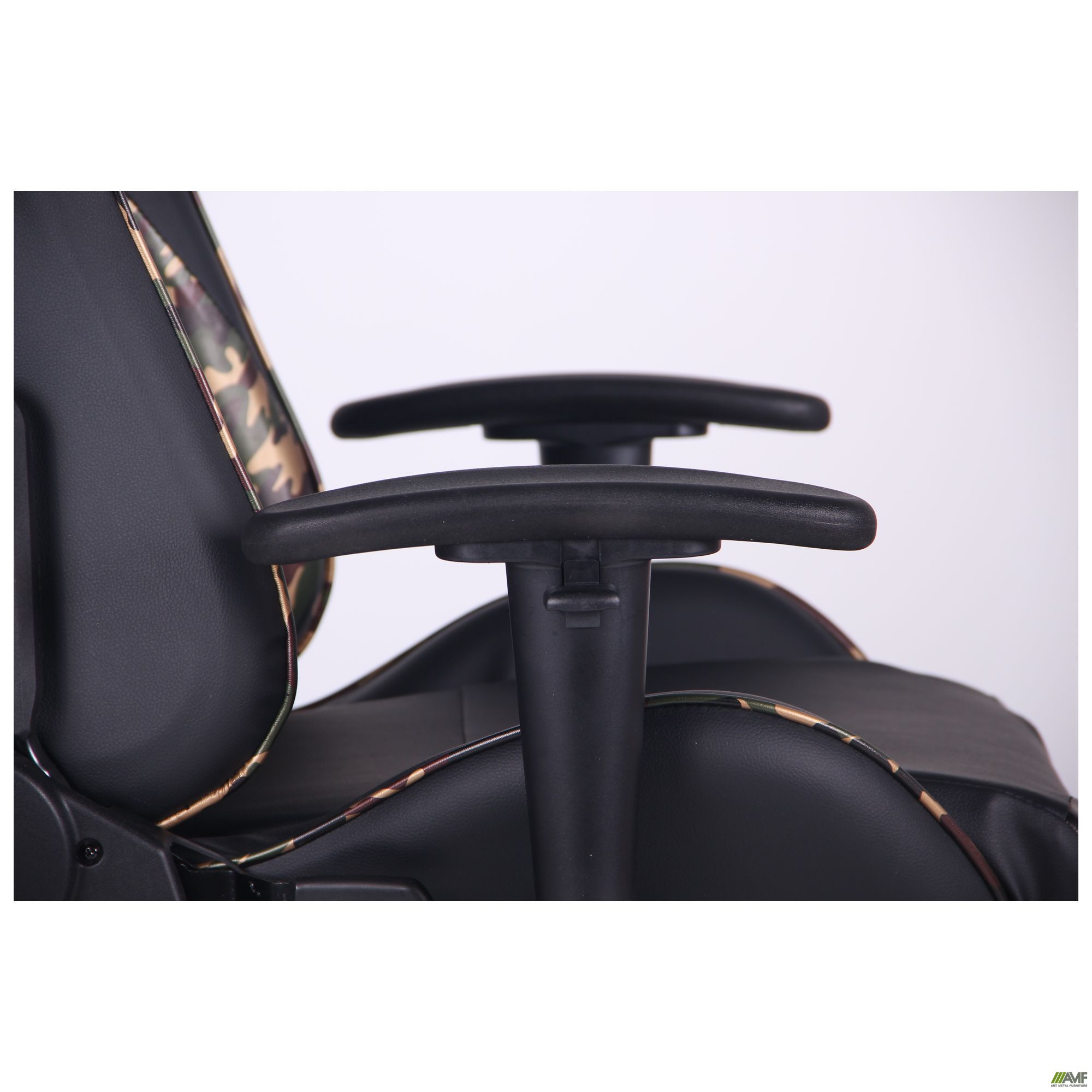 Фото 14 - Кресло VR Racer Original Command черный/камуфляж 