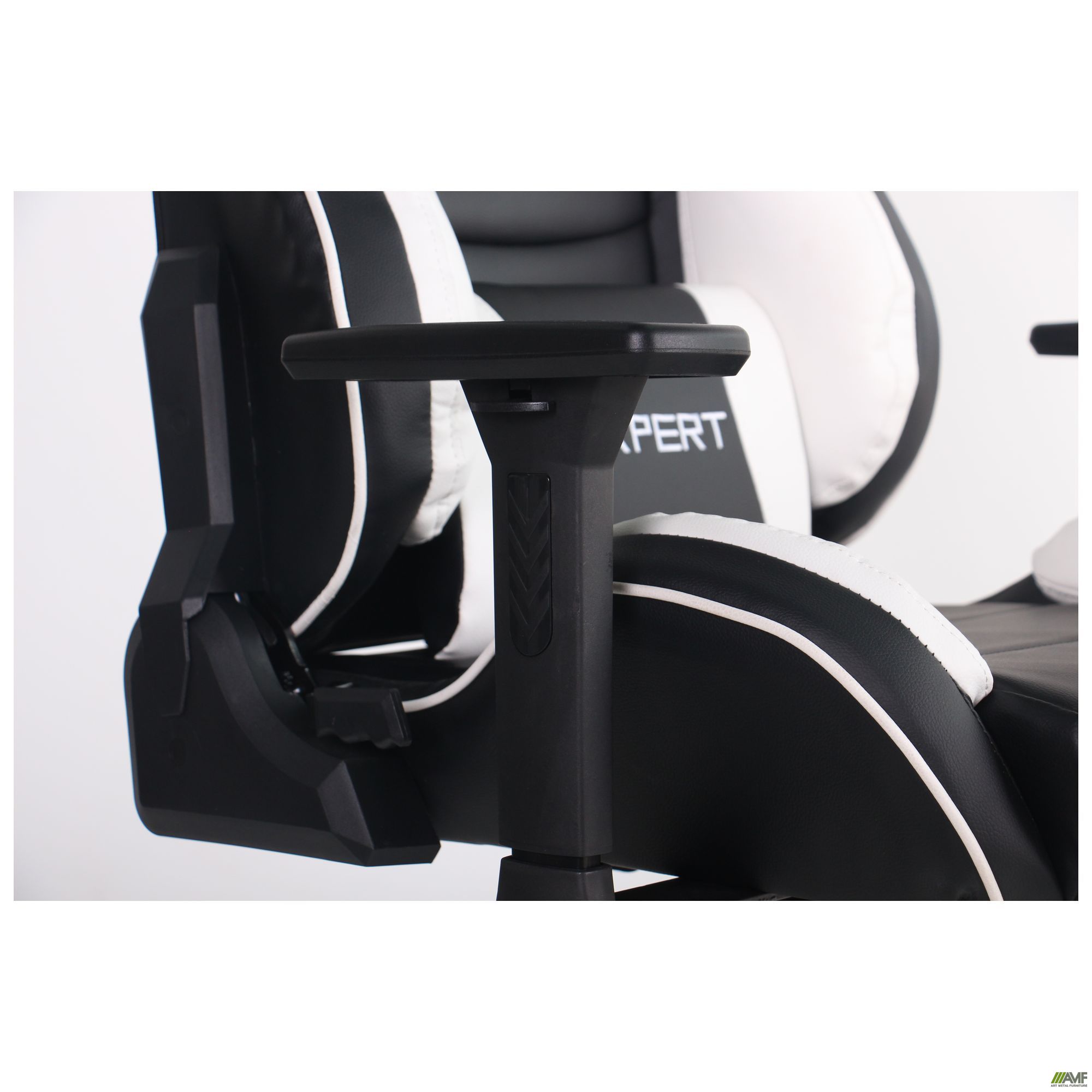 Фото 13 - Кресло VR Racer Expert Idol черный/белый 
